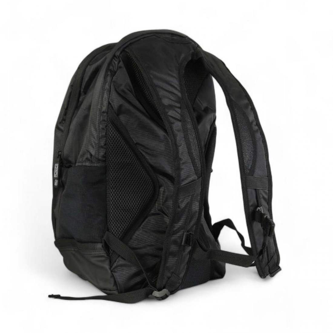 mochila-munich-basic-negro-plata-es-1-1100&#215;1100
